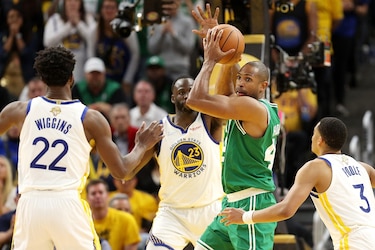 Con una épica remontada, Boston se adelanta 1-0 a los Warriors en las finales de la NBA