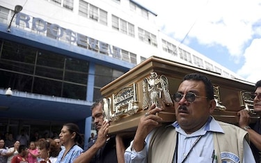 Guatemala: dan último adiós a muertos en ataque de pandilleros
