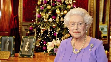 La reina Isabel II elogia a los que combaten el ébola