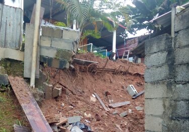 Inundaciones y deslizamiento de tierra en Colón, se registran al menos en 32 viviendas afectadas