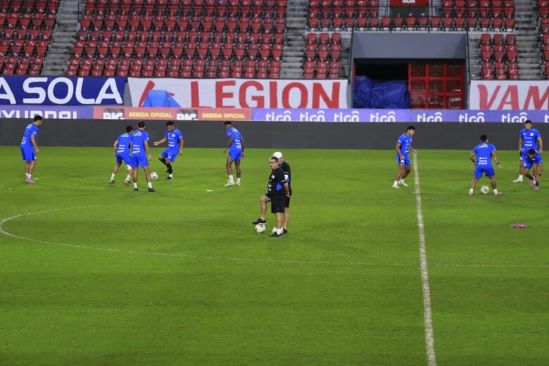 Bolillo Gómez da una lección de orgullo y amor por la camiseta