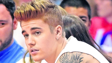 Zapatos de Bieber se subastan en más de 62 mil dólares