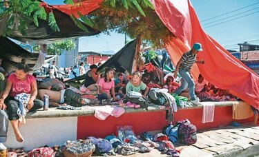 Venezuela financia caravana de migrantes, afirma Mike Pence