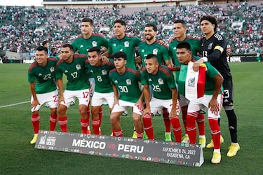 México vence a Perú con gol de última hora de Hirving Lozano