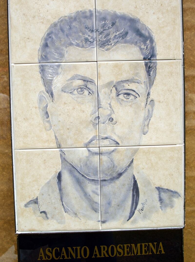 Retrato en piedra de Ascanio Arosemena, realizado por artistas de la facultad de Arquitectura de la Universidad de Panamá. Archivo