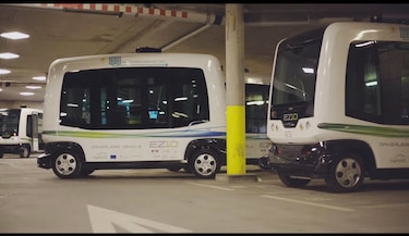 Video: Prueban en París autobús de 15 pasajeros que no requiere chofer y es eléctrico
