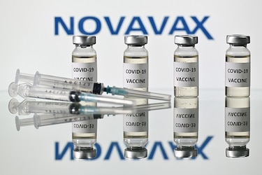 Vacuna covid de Novavax muestra 93% de eficacia contra variantes