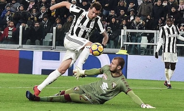 Juventus gana el derbi ante Torino  y clasifica para semifinales