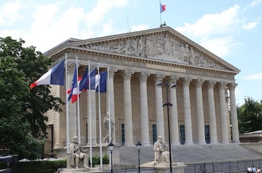Francia aprueba por ley devolver bienes culturales a sus antiguas colonias y otros países