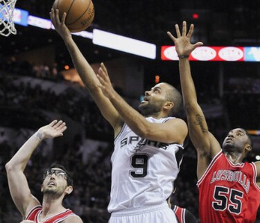 Parker comanda triunfo de Spurs sobre Bulls