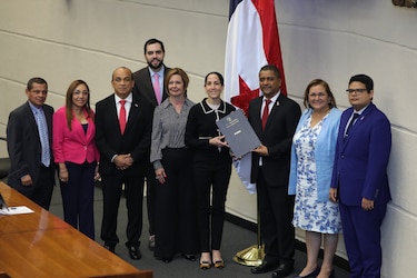Aprueban proyecto para que centros educativos de Bellas Artes sean administrados por el Ministerio de Cultura