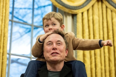 "Sabelotodo, un ego desbordante y un orador tímido": Elon Musk, el genio excéntrico al que no le bastó con ser el hombre más rico del mundo y el primer billonario de la historia