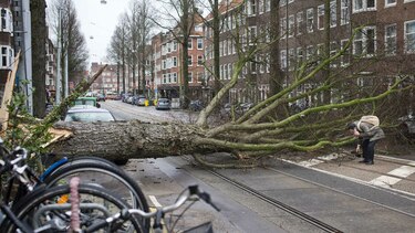 Intensa tormenta causa caos en Europa