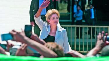 Aprobación de juicio aparta a Dilma Rousseff del poder
