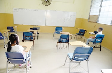 El 43% de las escuelas  sigue en clases a distancia 