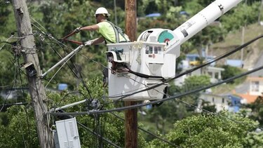 Puerto Rico trabaja en reparar red de semáforos