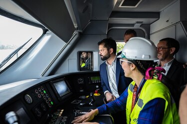 Boric anuncia trazado de 172 km de tren para conectar Santiago y Valparaíso