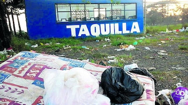 Hierba y basura predominan en instalación ferial