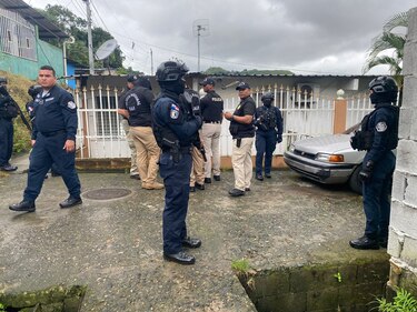 Aprehenden a dos personas vinculadas con el robo a una joyería en Obarrio