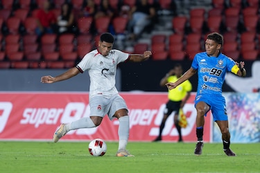 Dely Valdés rescata el empate sin goles entre Tauro y Sporting
