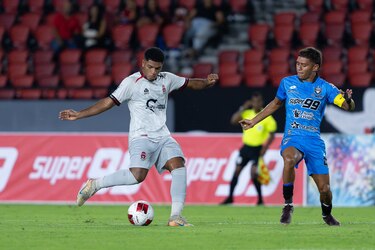 Dely Valdés rescata el empate sin goles entre Tauro y Sporting