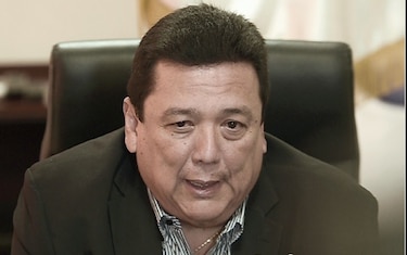 Ni un incompetente más
