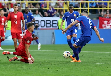 Francia y Mbappé mejoran sin premio