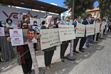 Israel libera a destacado activista palestino