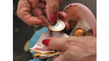 Ventas minoristas suben más de lo esperado