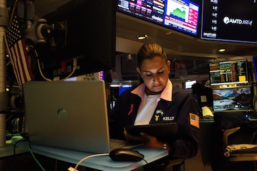 Wall Street cierra en verde tras disiparse la volatilidad ligada a Oriente Medio
