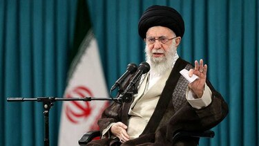 El líder supremo de Irán amenaza a Estados Unidos con un daño irreparable si entra en el conflicto del lado de Israel