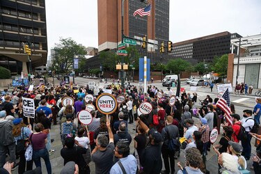Las protestas contra ICE por las redadas migratorias se extienden de Los Ángeles a otras ciudades de Estados Unidos