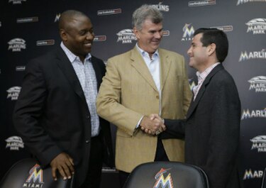 Dan Jennings, de gerente general a mánager de los Marlins