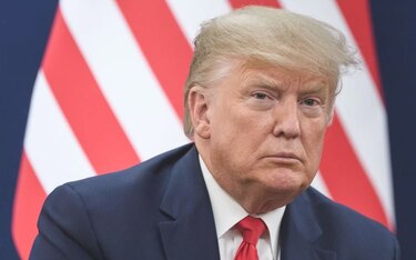 Abogados de la Casa Blanca comienzan defensa de Trump en el juicio en el Senado