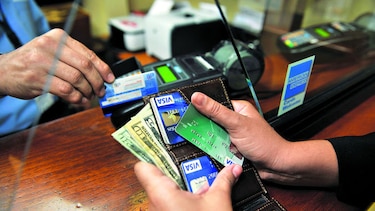 Deuda en tarjetas de crédito sube 14%