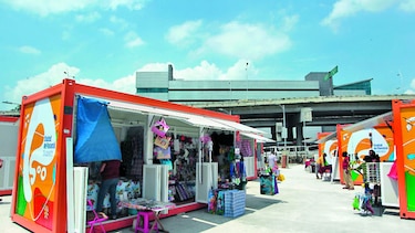 Alcaldía inaugura nueva plaza comercial