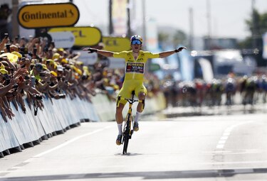 Van Aert gana la cuarta etapa y se afianza como líder del Tour de Francia
