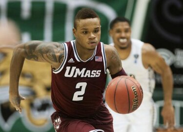 Jugador de baloncesto universitario de EU revela que es gay