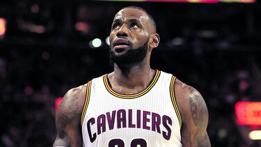 LeBron elige a Jordan y Magic para equipo de tres