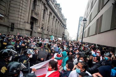 Nueva jornada de marchas y cacerolazos contra nuevo presidente de Perú