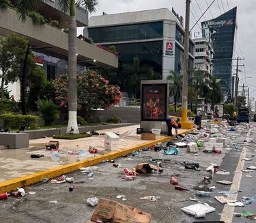 La fiesta por el pase al Mundial dejó un reto: recoger toneladas de desechos 