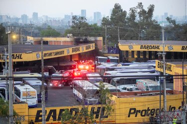 Tres muertos deja el desplome de un helicóptero privado en el sur de la Ciudad de México