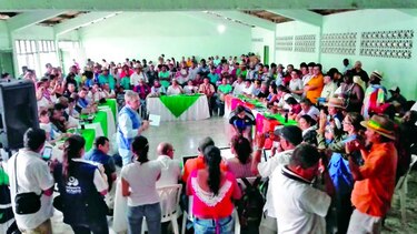 Gobierno y campesinos acuerdan fin del paro agrario