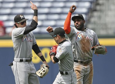 Marlins barren a los Bravos