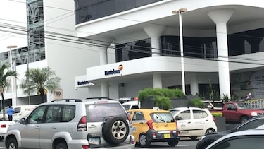 Policía ubica vehículo usado  durante robo al  Banistmo de calle 50