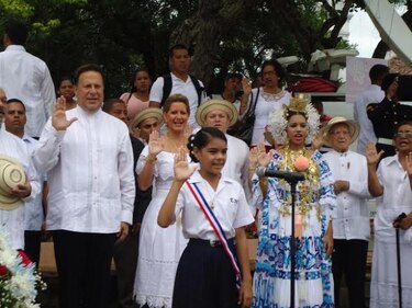 Santeños festejan el primer grito de independencia en La Villa