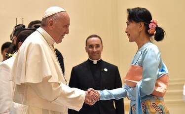 El papa Francisco pide en Birmania respeto a 'cada grupo étnico' sin nombrar a rohinyás