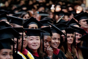 Por qué el gobierno de Trump quiere revocar ‘agresivamente’ las visas de los estudiantes chinos