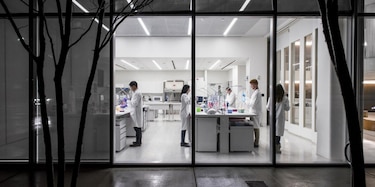 Farmacéutica suiza obtiene aprobación de EU para terapia genética de $2.1 millones