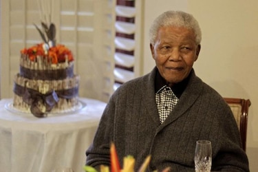 Mandela 'está consciente' en el hospital donde ingresó por infección pulmonar